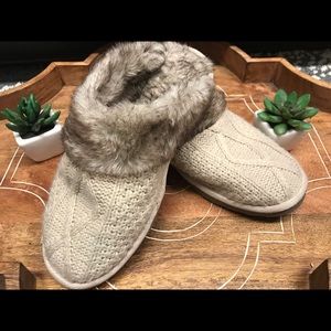 ❄️Faux Fur Lined Woman’s Slipper Size M❄️